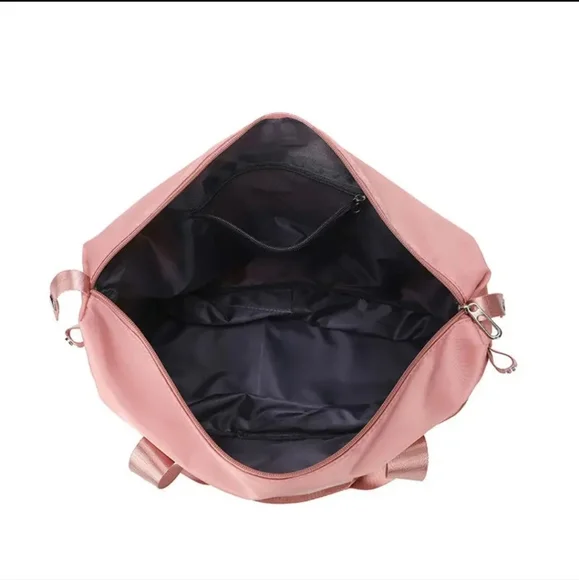 Large Capacity Storage Travel Bag. $15 each - Picture 8 of 13